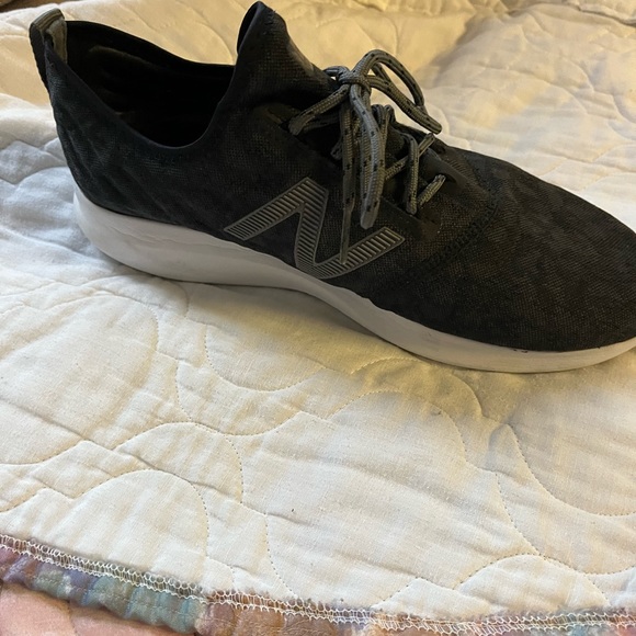 New balance - Picture 1 of 3
